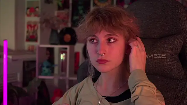 Snapshot of LuxRayi chatting on 12.22.24 LuxRayi online show from 12.22.24