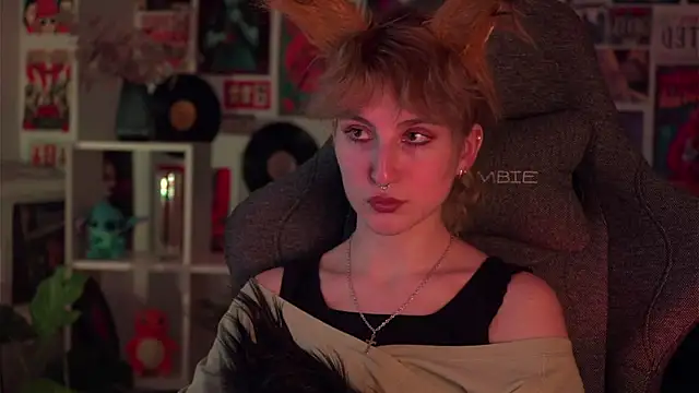 Snapshot of LuxRayi chatting on 12.22.24 LuxRayi online show from 12.22.24