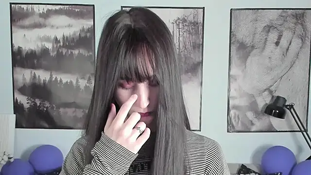 Snapshot of LuxRayi chatting on 02.06.25 LuxRayi online show from 02.06.25