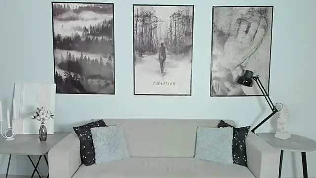 Snapshot of LuxRayi chatting on 02.06.25 LuxRayi online show from 02.06.25