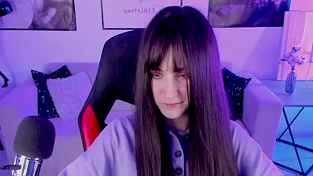 Snapshot of LuxRayi chatting on 02.12.25 LuxRayi online show from 02.12.25