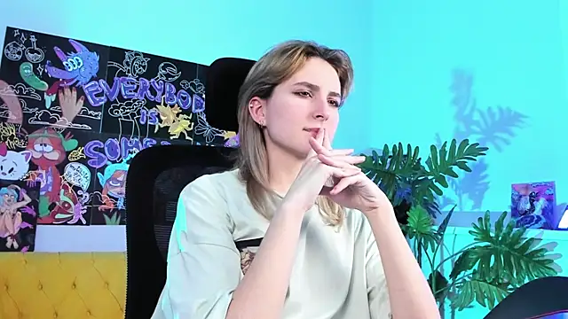 Snapshot of LuxRayi chatting on 02.18.25 LuxRayi online show from 02.18.25