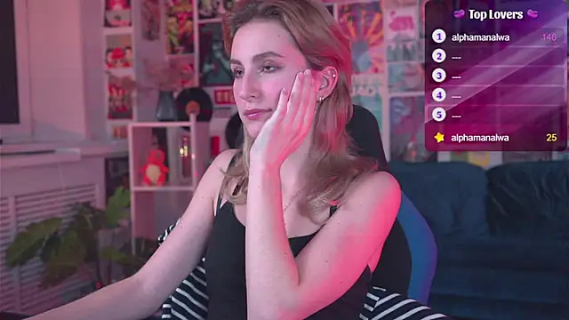 Snapshot of LuxRayi chatting on 02.20.25 LuxRayi online show from 02.20.25