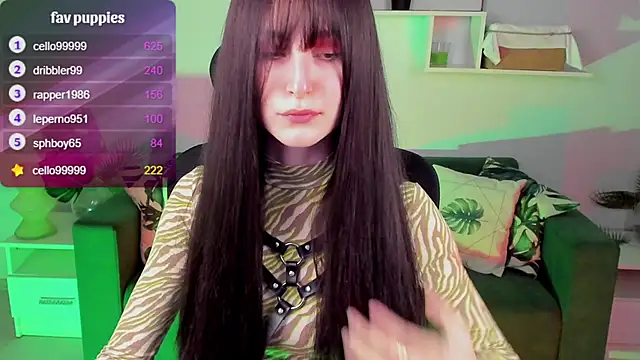 Snapshot of LuxRayi chatting on 03.03.25 LuxRayi online show from 03.03.25