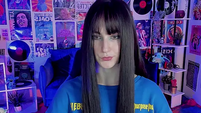 Snapshot of LuxRayi chatting on 03.15.25 LuxRayi online show from 03.15.25