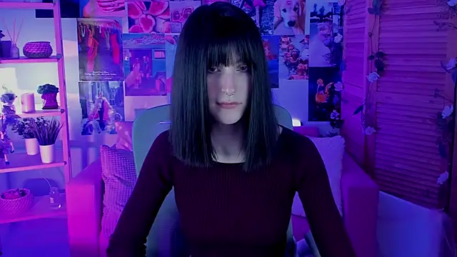 Snapshot of LuxRayi chatting on 03.23.25 LuxRayi online show from 03.23.25