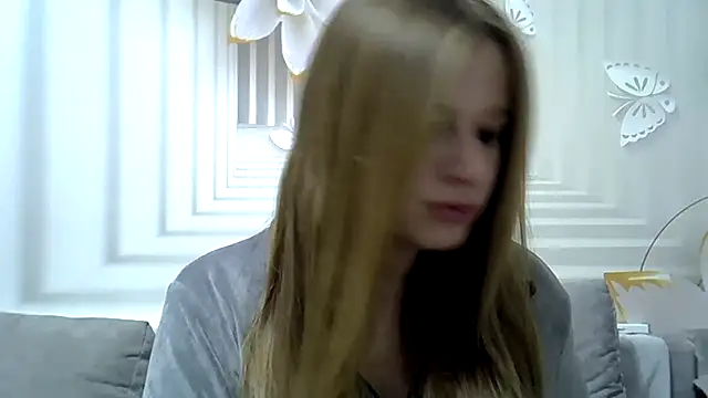 Snapshot of TinaFun4u chatting on 12.20.24 TinaFun4u online show from 12.20.24