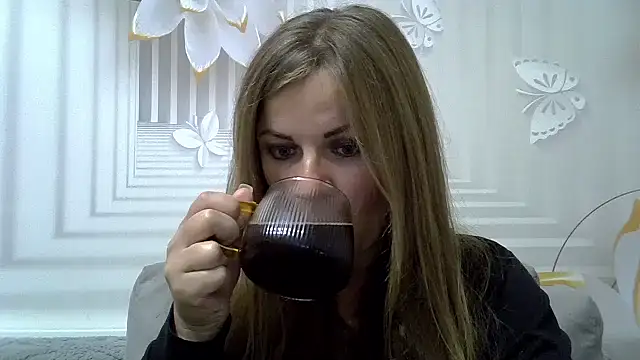 Snapshot of TinaFun4u chatting on 09.16.25 TinaFun4u online show from 09.16.25