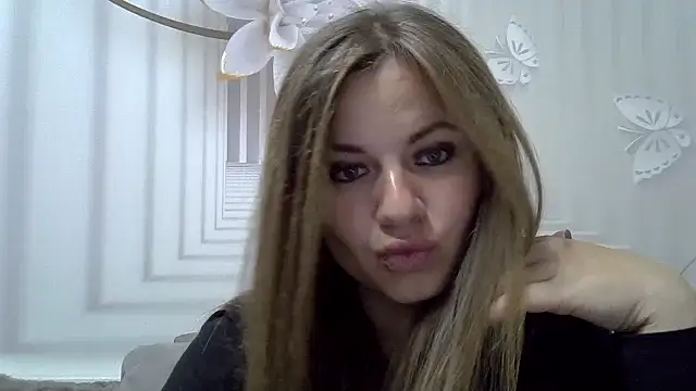 Snapshot of TinaFun4u chatting on 10.12.25 TinaFun4u online show from 10.12.25