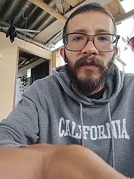 Snapshot of hairyserious chatting on 12.05.25 hairyserious online show from 12.05.25