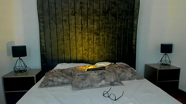 Snapshot of NataGarcia chatting on 03.07.25 NataGarcia online show from 03.07.25