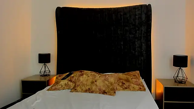 Snapshot of NataGarcia chatting on 10.08.25 NataGarcia online show from 10.08.25