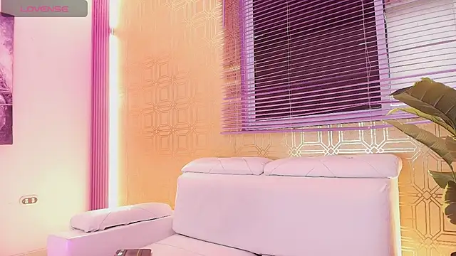 Snapshot of Bella19_ chatting on 01.18.25 Bella19 online show from 01.18.25