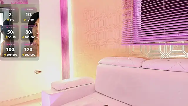 Snapshot of Bella19_ chatting on 02.09.25 Bella19 online show from 02.09.25