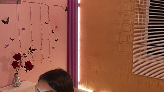 Snapshot of Bella19_ chatting on 10.21.25 Bella19 online show from 10.21.25