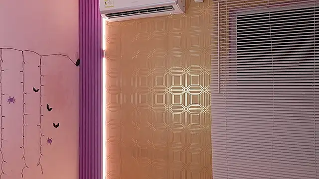 Snapshot of Bella19_ chatting on 10.28.25 Bella19 online show from 10.28.25