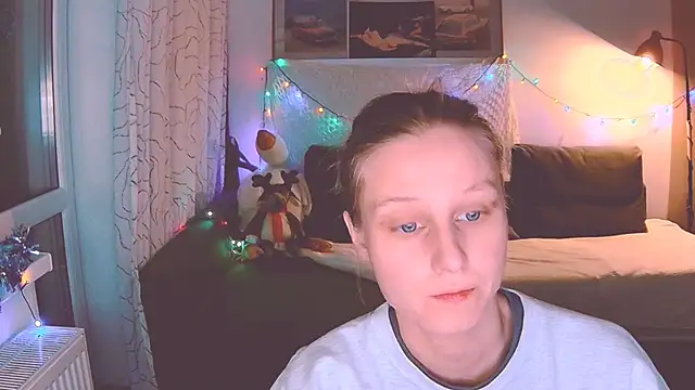 Snapshot of KatiKate chatting on 12.23.24 KatiKate online show from 12.23.24