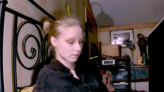 Snapshot of KatiKate chatting on 01.18.25 KatiKate online show from 01.18.25