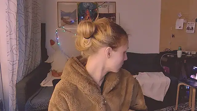 Snapshot of KatiKate chatting on 02.21.25 KatiKate online show from 02.21.25