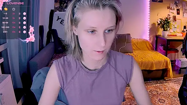 Snapshot of KatiKate chatting on 11.28.25 KatiKate online show from 11.28.25