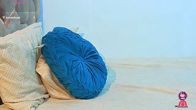 KloheCurvy online show from 11.10.25