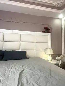 KloheCurvy online show from 12.18.25