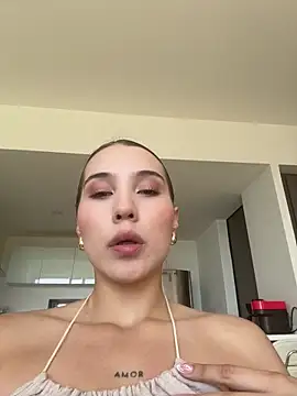 Snapshot of SophieRaily_ chatting on 10.29.25 SophieRaily online show from 10.29.25