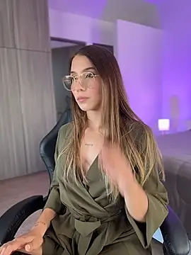 Snapshot of SophieRaily_ chatting on 11.14.25 SophieRaily online show from 11.14.25