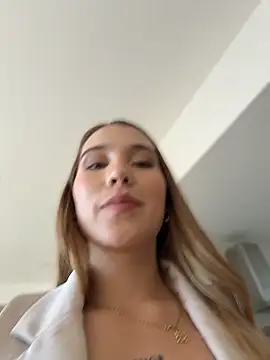 Snapshot of SophieRaily_ chatting on 01.07.26 SophieRaily online show from 01.07.26