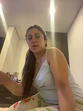 girl anni online show from 01.31.25