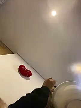 girl anni online show from 02.06.25