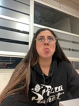 girl anni online show from 02.28.25