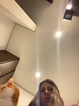 girl anni online show from 10.19.25