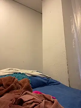 girl anni online show from 10.21.25