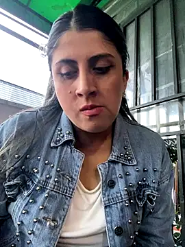 girl anni online show from 10.22.25