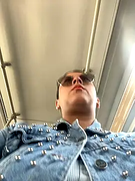 girl anni online show from 10.23.25