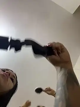 Snapshot of alissonfernandez_ chatting on 06.19.26 alissonfernandez online show from 06.19.26