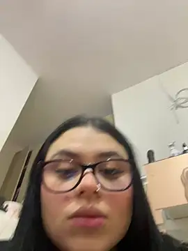 Snapshot of alissonfernandez_ chatting on 06.21.26 alissonfernandez online show from 06.21.26
