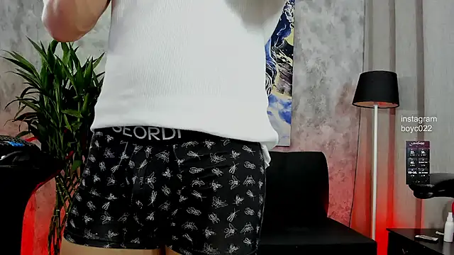 boyc022  online show from 09.13.25