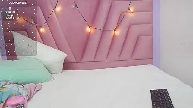 hornybarelylegalgirl online show from 06.19.26