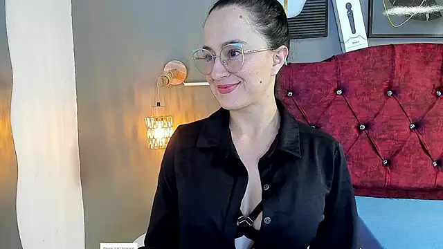 Snapshot of angela_nix chatting on 06.04.26 angela nix online show from 06.04.26