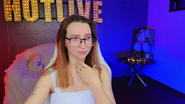 AliceBYKiss online show from 12.13.24