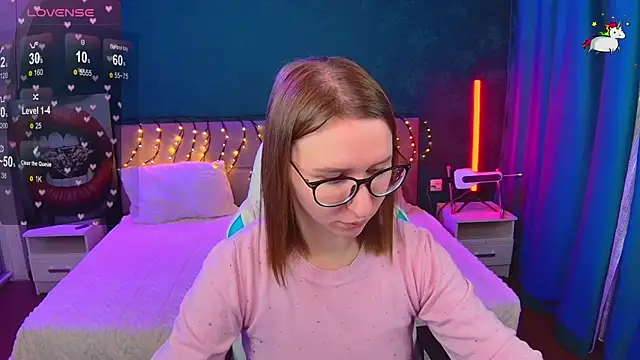 Snapshot of AliceBYKiss chatting on 12.01.25 AliceBYKiss online show from 12.01.25