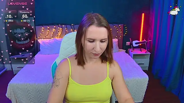 Snapshot of AliceBYKiss chatting on 12.05.25 AliceBYKiss online show from 12.05.25