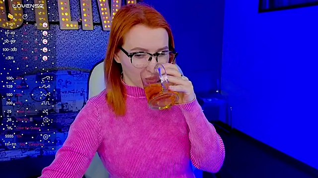 Snapshot of AliceBYKiss chatting on 02.10.26 AliceBYKiss online show from 02.10.26