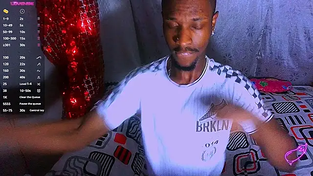 Snapshot of Aroonpapisex chatting on 12.13.24 Aroonpapisex online show from 12.13.24