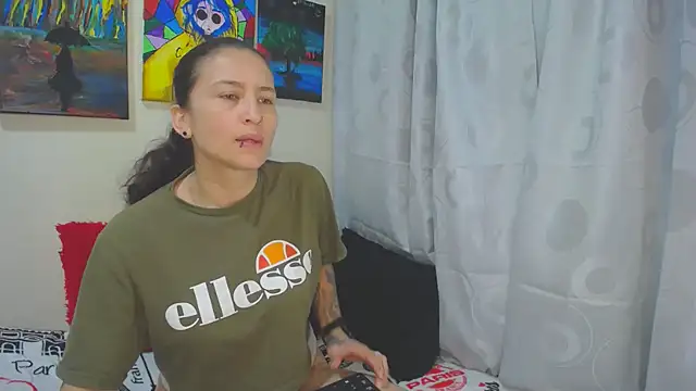 Snapshot of Leyla_Horny_Bg chatting on 12.21.25 Leyla Horny Bg online show from 12.21.25