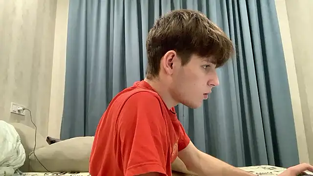 Snapshot of cutie_guys chatting on 12.08.24 cutie guys online show from 12.08.24