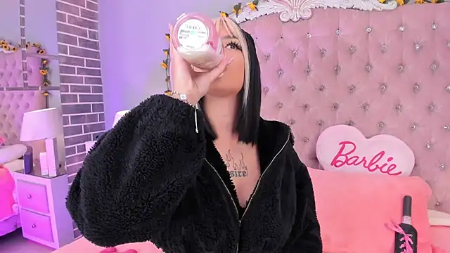 Snapshot of MadissonRey chatting on 03.19.26 MadissonRey online show from 03.19.26