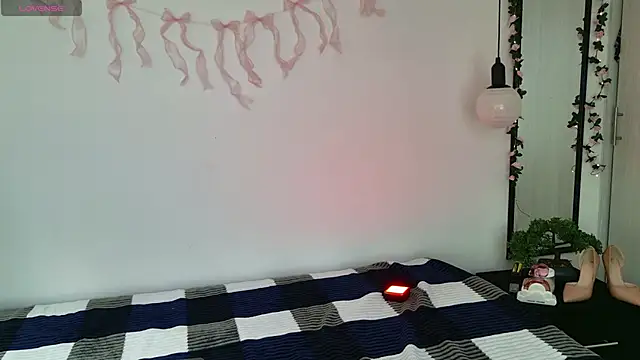 Snapshot of cutehanna1 chatting on 02.18.26 cutehanna1 online show from 02.18.26